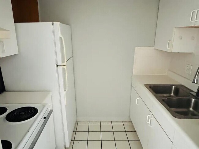 Building Photo - 2353 Shelley St