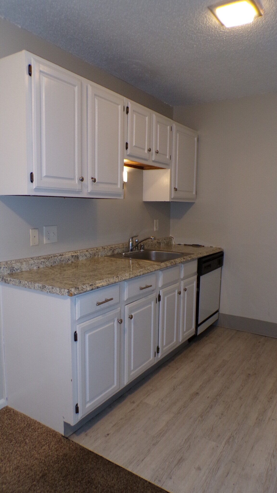 Building Photo - 998 W Beaver Creek Blvd