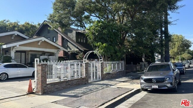 Building Photo - 1849 S Wilton Pl