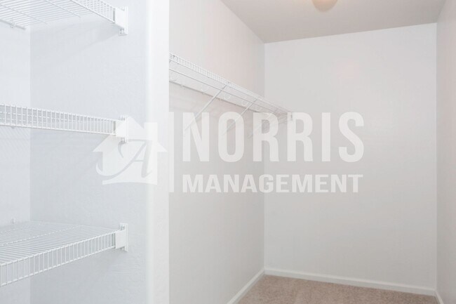 Building Photo - Newer Home in a Great Location to the Freeway