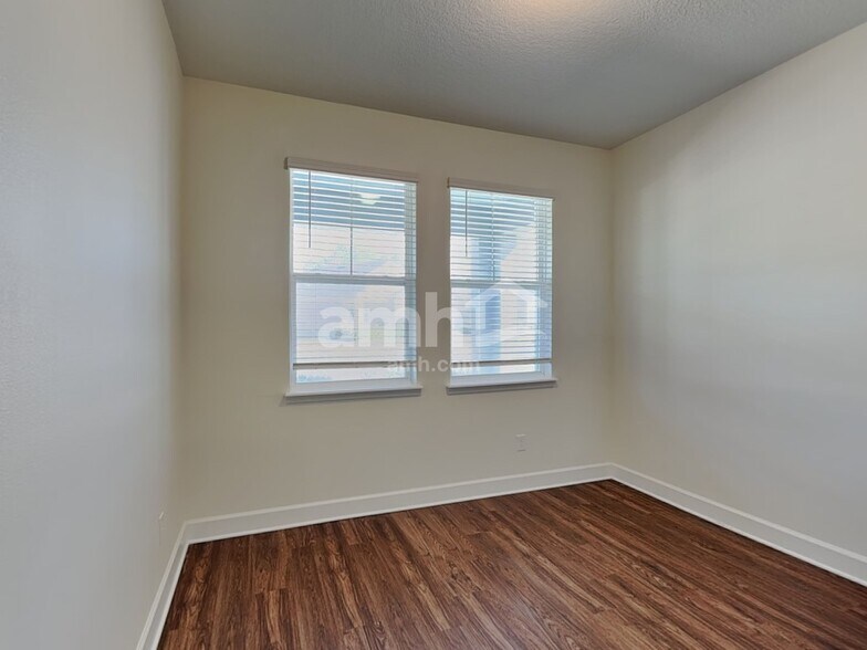 Building Photo - 2466 Ixora Ct