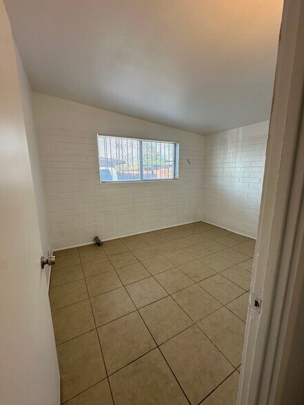 Building Photo - 1053 E Prince Rd