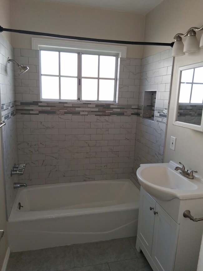 Building Photo - 5850 David Ave