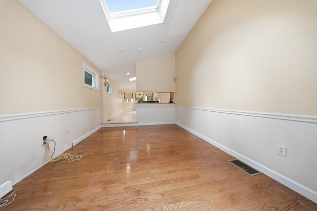 Building Photo - 7 Sherborne Cir