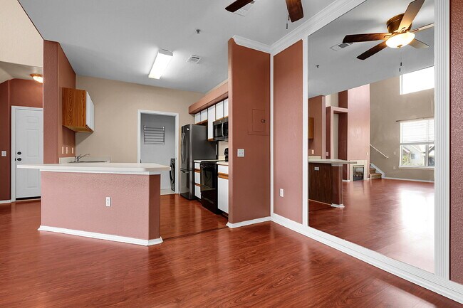 Building Photo - $2,045.00, 2 bed, 1 .5 bath located in Aur...