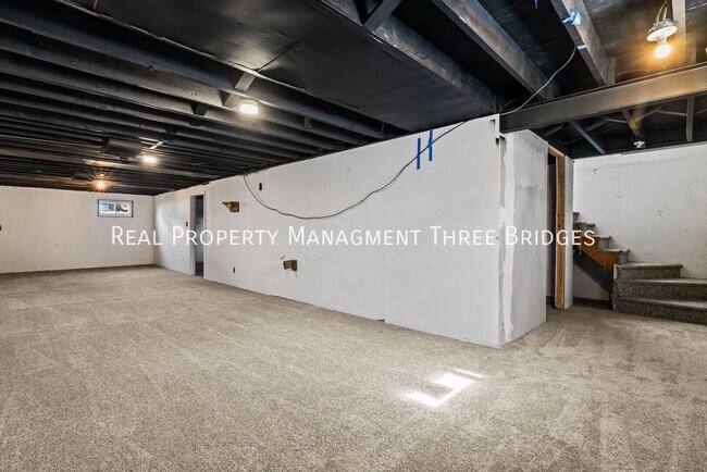Building Photo - 110 Birchwood Dr