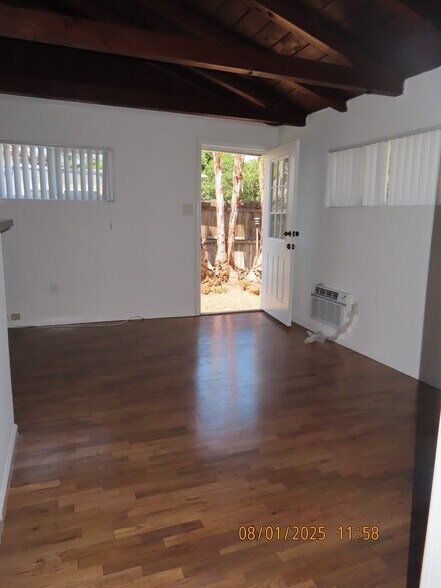 living room - 4415 154th St
