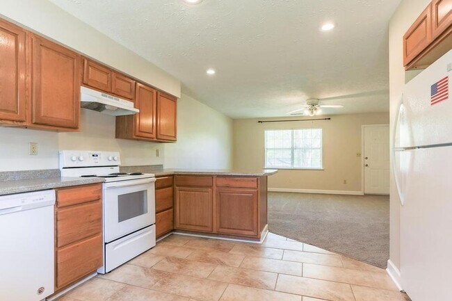 Building Photo - 5571 Tallant Road Unit Apt B