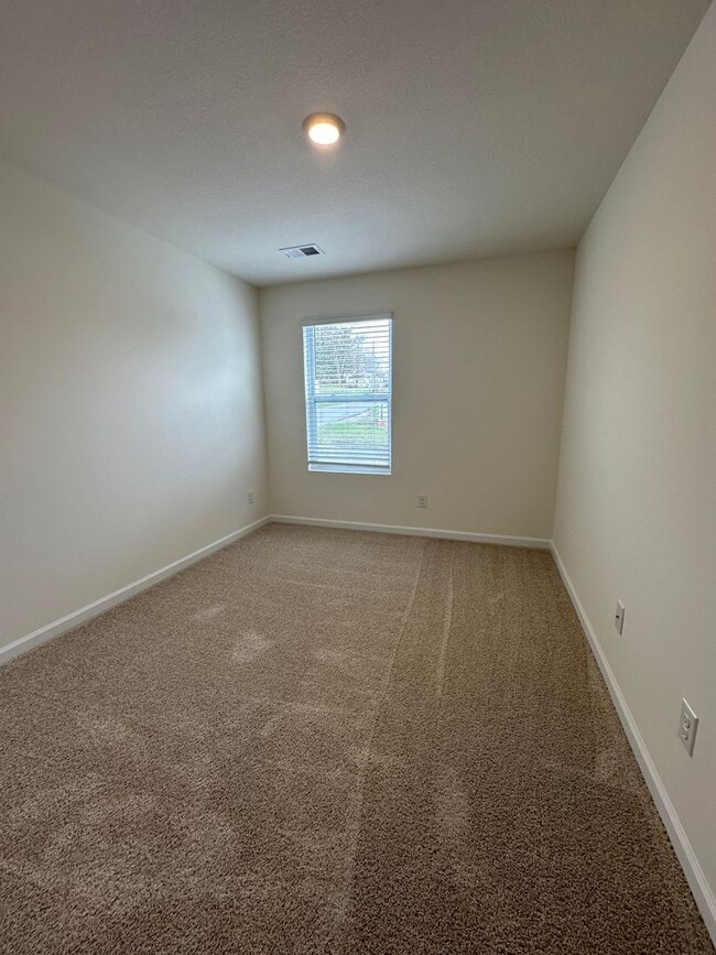 Building Photo - 3 Bedroom / 2.5 Bath Townhome Kingsport, TN