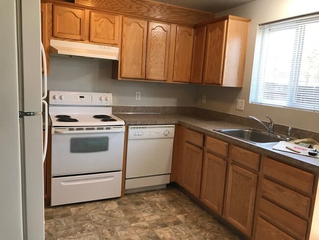 Building Photo - 150 NE 5th St