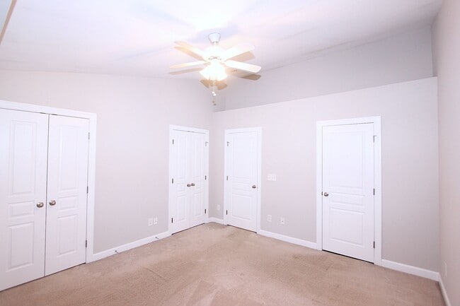 Building Photo - 3 Story Townhome near Brier Creek!