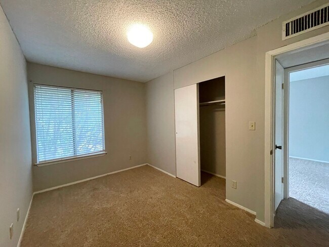 Building Photo - Great Condo for lease in North Austin!
