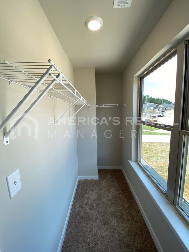 Building Photo - 1385 Brookhaven Dr