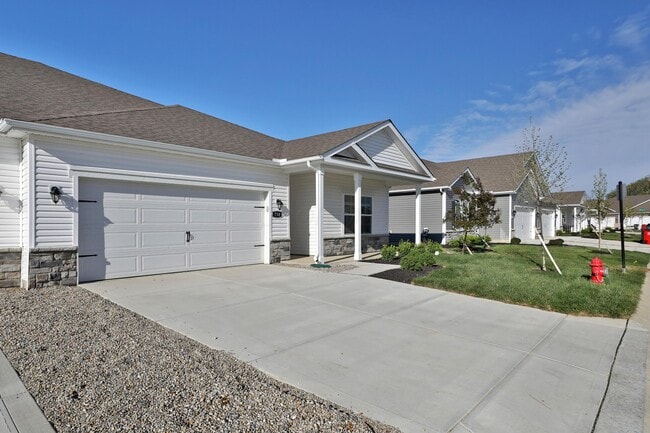 Building Photo - 738 Maria Dr