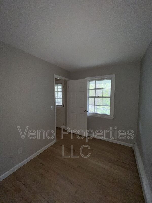 Building Photo - 9/11/13-13 Village Dr