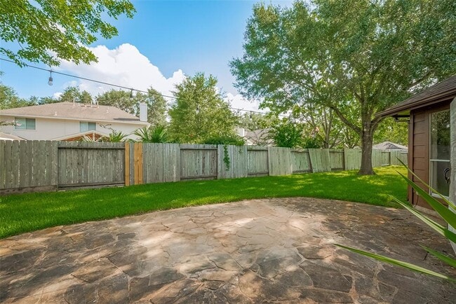 Building Photo - 6303 Palm Ct