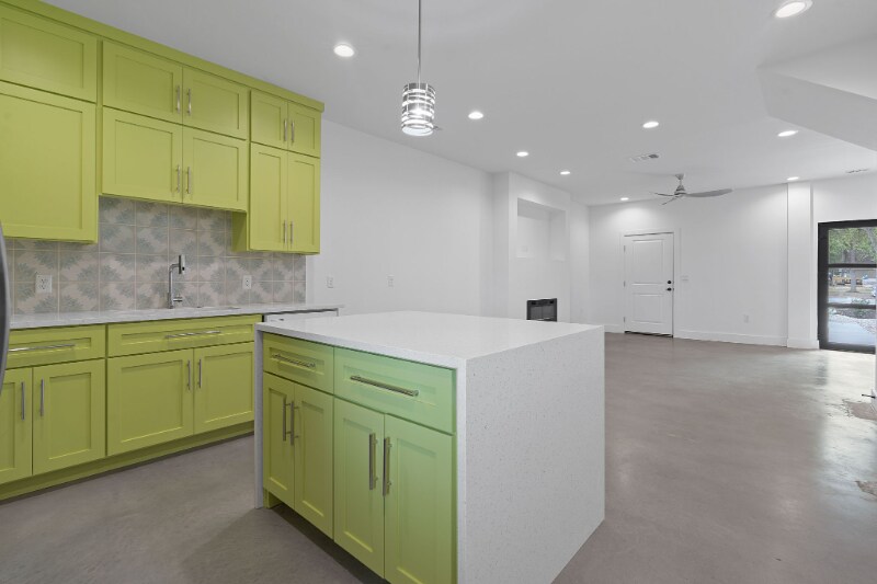 Building Photo - 124 S Mockingbird Cir