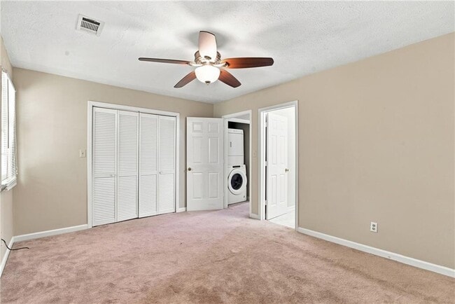 Building Photo - 136 Sterling Ct