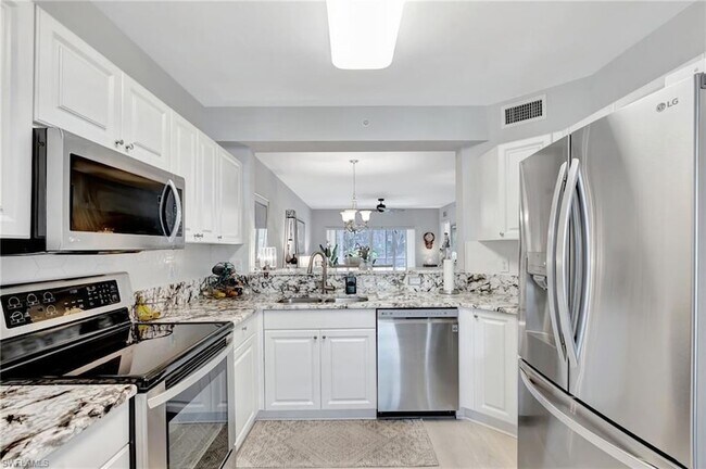 Building Photo - 7811 Regal Heron Cir
