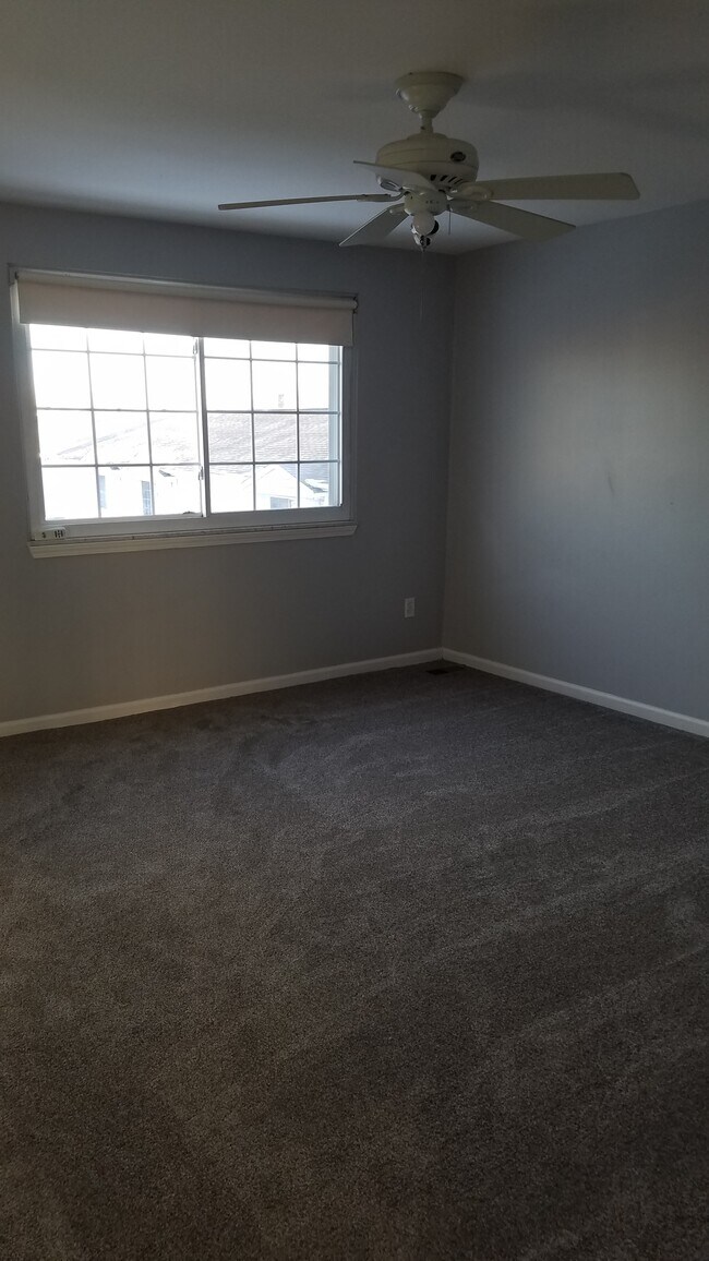 Master Bedroom with walk in closet - 67970 S Main St