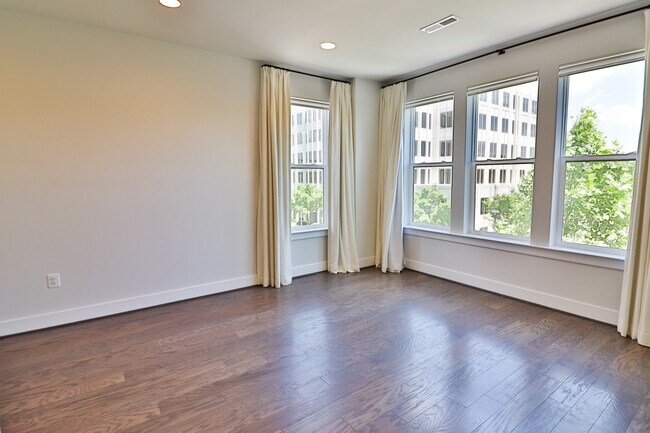 Building Photo - 1424 Piccard Dr