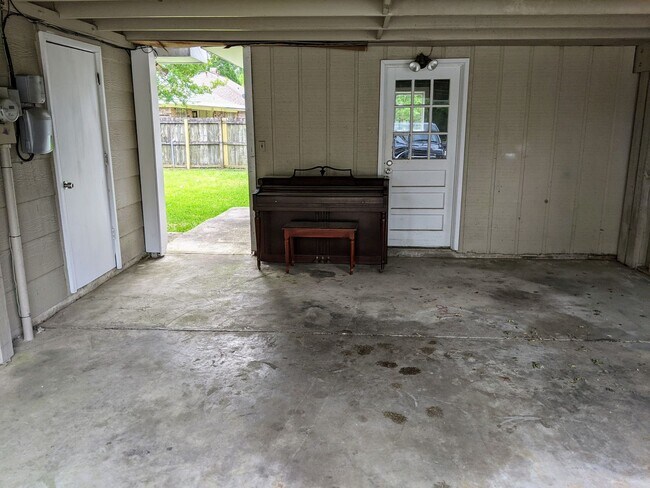 Building Photo - Central Lafayette Charmer