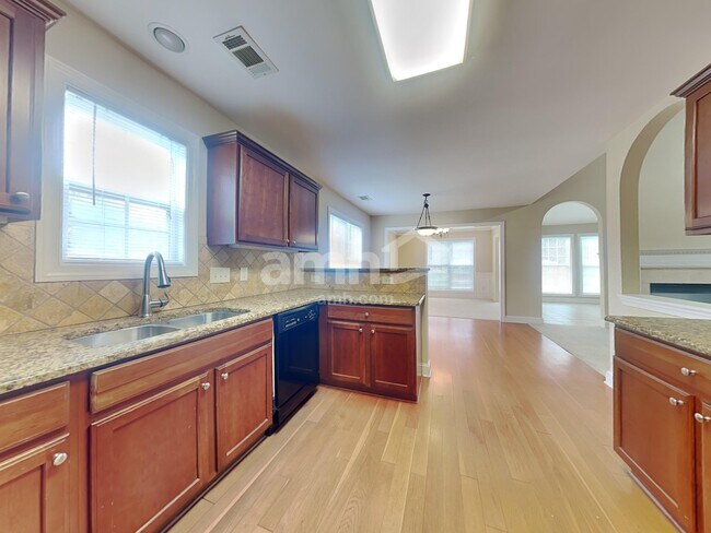 Building Photo - 2116 Benchmark Dr SW