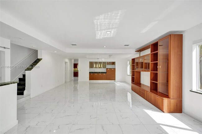 Building Photo - 10065 Bay Harbor Terrace