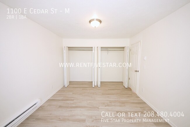 Building Photo - Upstairs Apartment In Central Location! Vi...