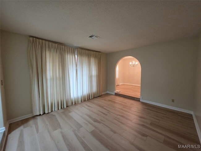 Building Photo - 4254 Lawnwood Dr