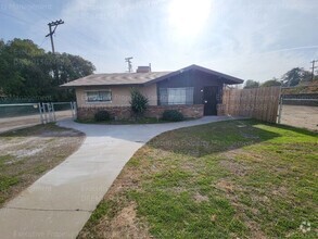 Building Photo - 2 bedroom 1 bathroom home. MOVE IN SPECIAL...