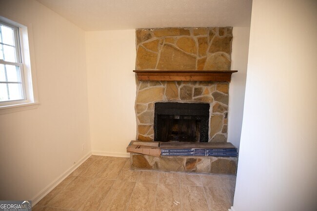 Building Photo - 2761 Rockdale Dr