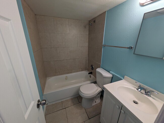 Building Photo - 140 Minna Ln