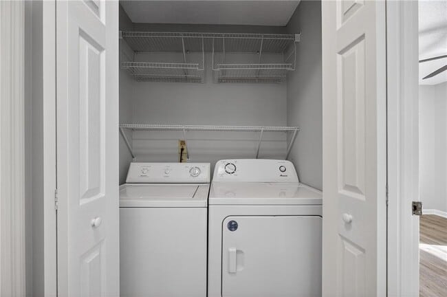 Building Photo - 423 Granville Ct