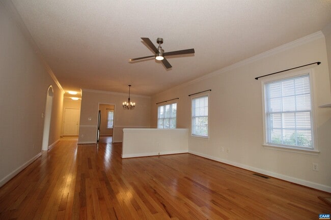 Building Photo - 121 Bryant Dr