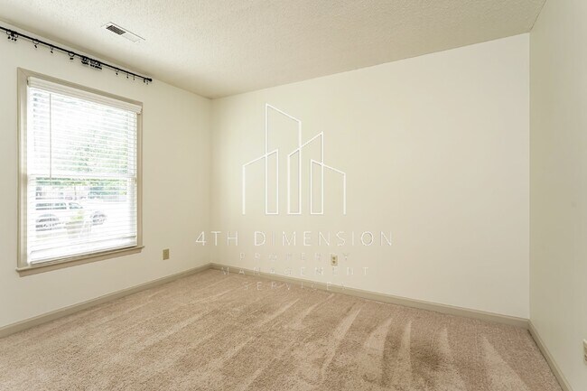 Building Photo - Charming 3-Bedroom Home with 2 Full Baths ...