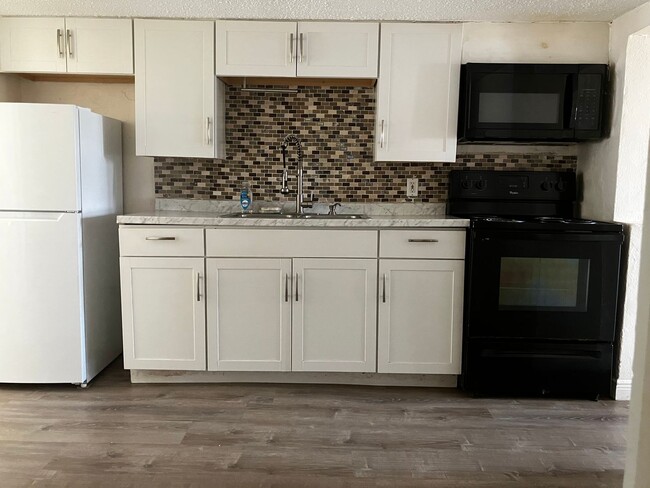 Building Photo - Cottage in Ormond Beach