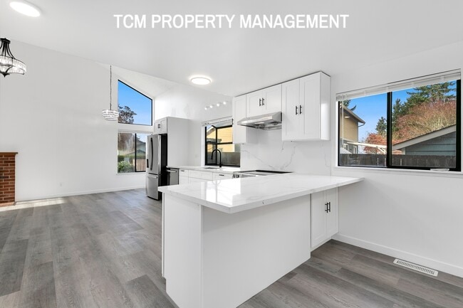 Building Photo - 35426 18th Ave SW