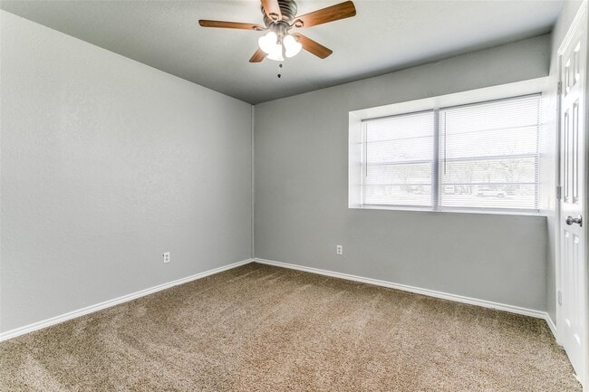Building Photo - 204 Windmere Circle