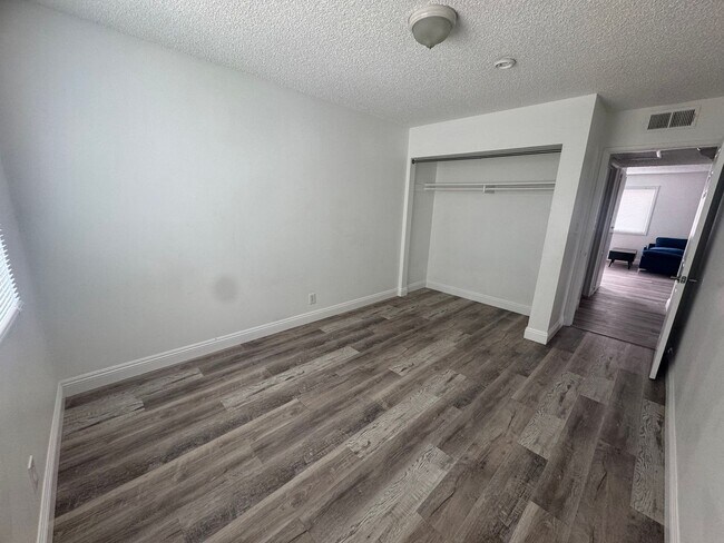 Building Photo - One bedroom, One bath. Downstairs unit. 89101