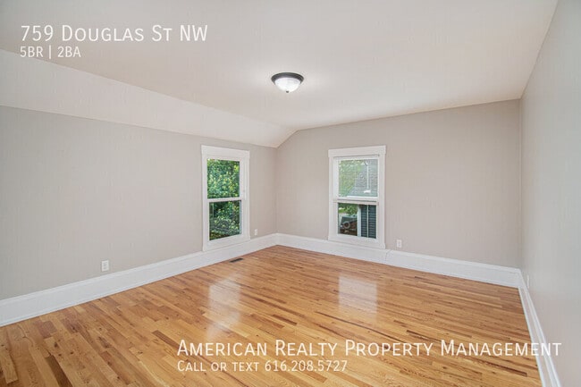 Building Photo - 759 Douglas St NW