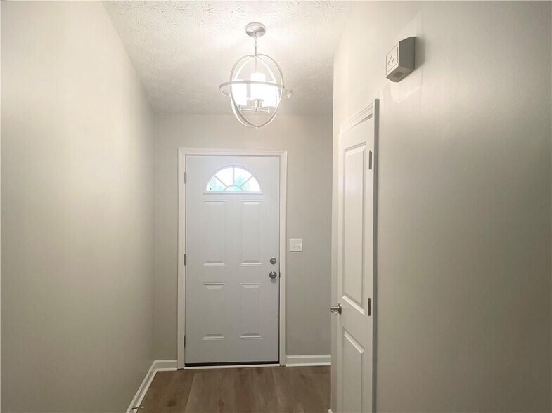 Building Photo - 2715 Sterling Creek Pointe