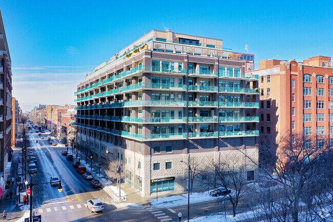 Primary Photo - 900-924 W Madison St