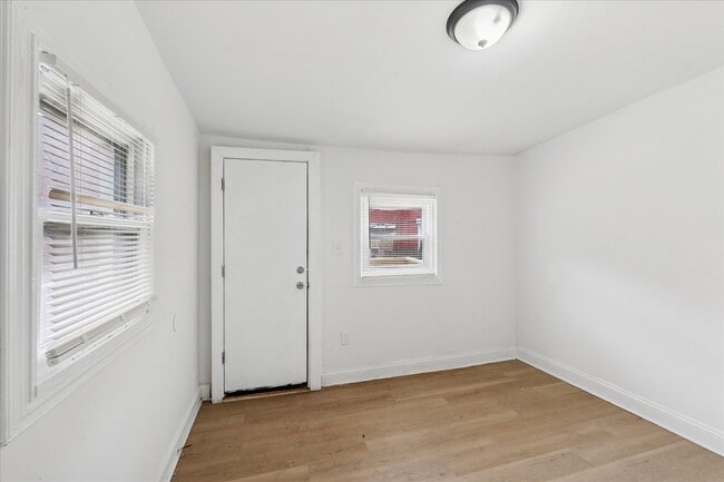 Building Photo - 2054 W Glenwood Ave