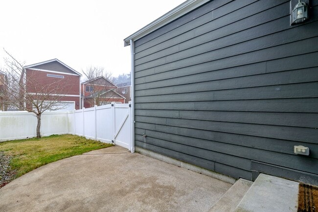 Building Photo - Beautiful Lacey Home with new paint and carpet in Popular Edgewater Community