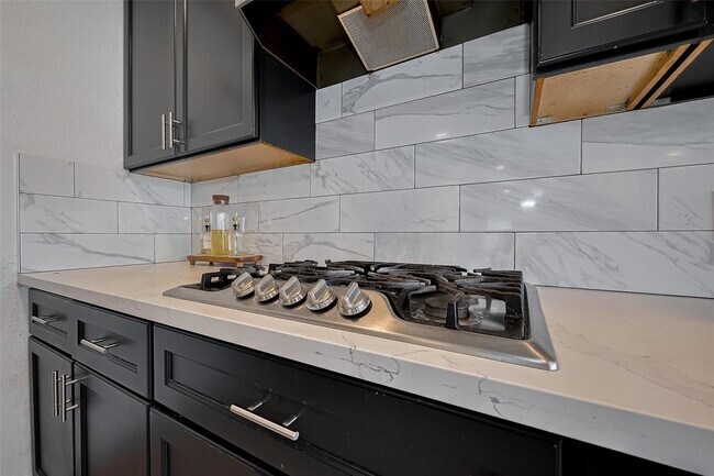 Building Photo - 15214 Mission Forest Dr