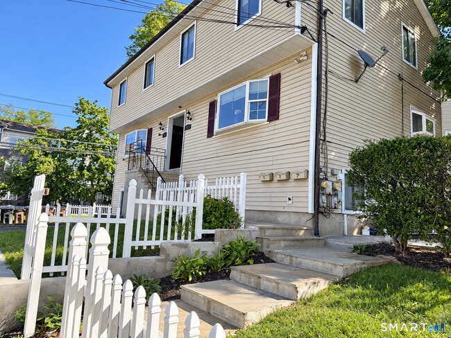 Building Photo - 6 Van Buskirk Ave