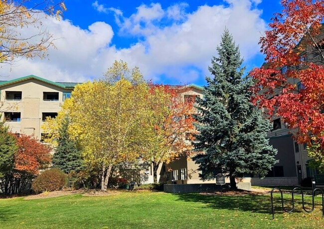 Building Photo - 400 N Richmond St