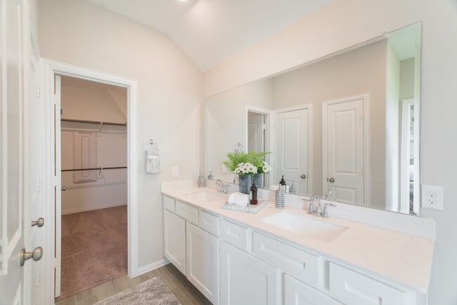 Building Photo - 442 Lake Day Dr