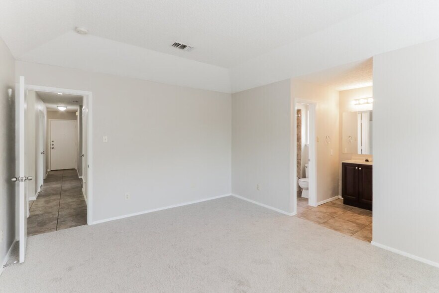 Building Photo - 2637 Remmington Dr